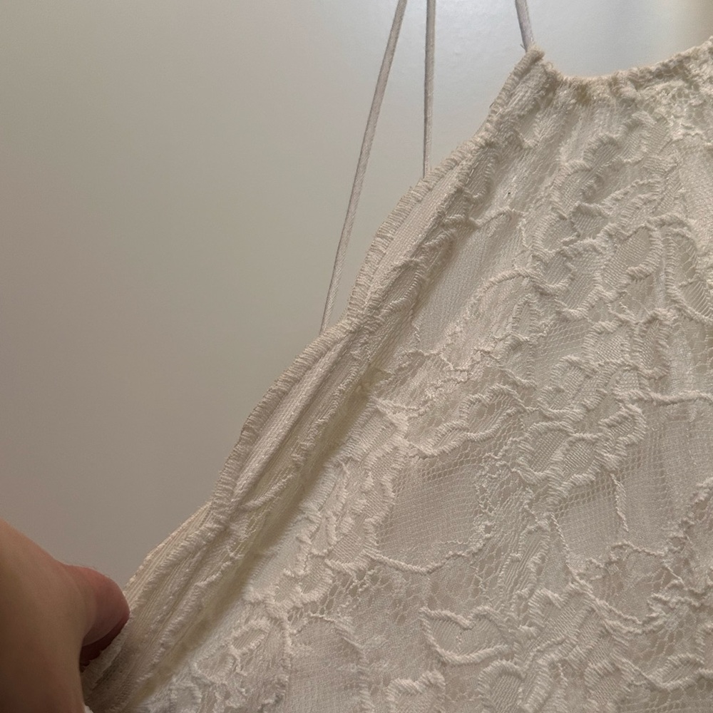 Elegant Cream Lace Halter Top - Picture 3 of 5